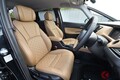 ホンダ最新「小さな高級車」に注目！ 全長4m級の「ちょうどイイサイズ」＆“豪華内装”がスゴイフィット！ 「リッター27キロ以上」走る低燃費も魅力の「最高級モデル」とは？