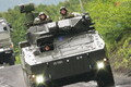 後ろのデッカいドームは何!?「自衛隊の見慣れない戦闘車両」静岡県で激写！ 総火演に降臨するか