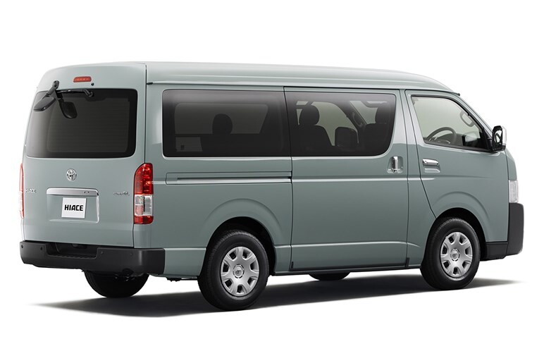 【その名も400系】ハイエース次期型は2025年にBEVで発売！ エンジン派はどうなる？