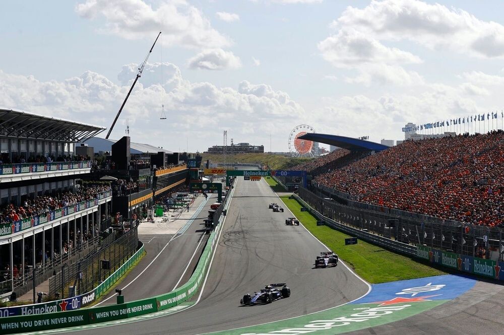 ピットレーン制限速度引き上げがF1を面白くする？　FIA、複数グランプリでの変更を検討へ