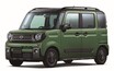 スズキからOEM供給を受けるマツダの軽スーパーハイトワゴン「フレアワゴン」が一部改良。安全装備の拡充や車体色の見直しなどを敢行
