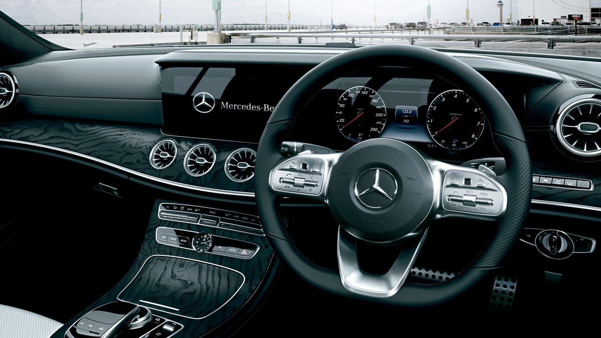 ハンドルは重いほうがいい? 軽くていい?? 「操舵力」を激変させた技術革新とこだわり