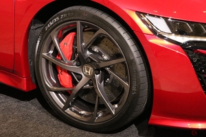 タンポポからタイヤが作れる時代到来？　コンチネンタル社の未来を見据えた挑戦とは