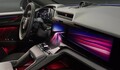 巨大な有機ELディスプレイがすごい！ ポルシェ「カイエン エレクトリック」新内装を先行公開。最高出力1000ps級BEVが間もなく登場