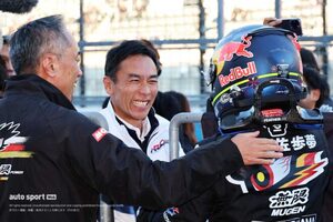 教え子同士のタイトル争いに複雑な心境も、佐藤琢磨「自分のことのように嬉しい」。担当1期生の岩佐歩夢がチャンピオン獲得