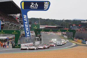 2025年のル・マン24時間レースがスタート。ポルシェ5号車がキャデラック2台を抜いて首位に浮上。トヨタは10番手＆15番手を走行中