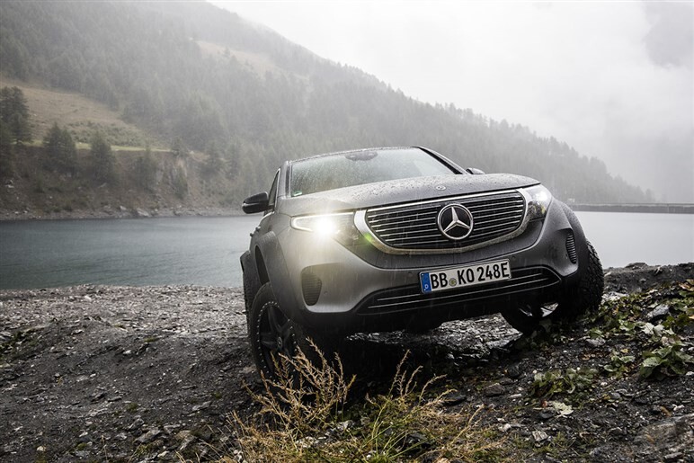 メルセデスがEQCベースで制作したワンオフのオフローダーは電気自動車ならではの走破性が印象的だ