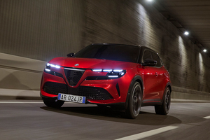 アルファロメオが新型のコンパクトSUV「Junior」を発売、ハイブリッドとEVをラインアップ