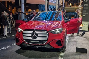 メルセデス・ベンツ新型『GLC』発表　先進技術を多数採用　BMWに対抗、航続距離700km超へ