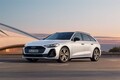 アウディ新型「A5」発売。“A4の内燃機関モデル”を統合、代名詞“シングルフレームグリル”はどう進化？599万円から