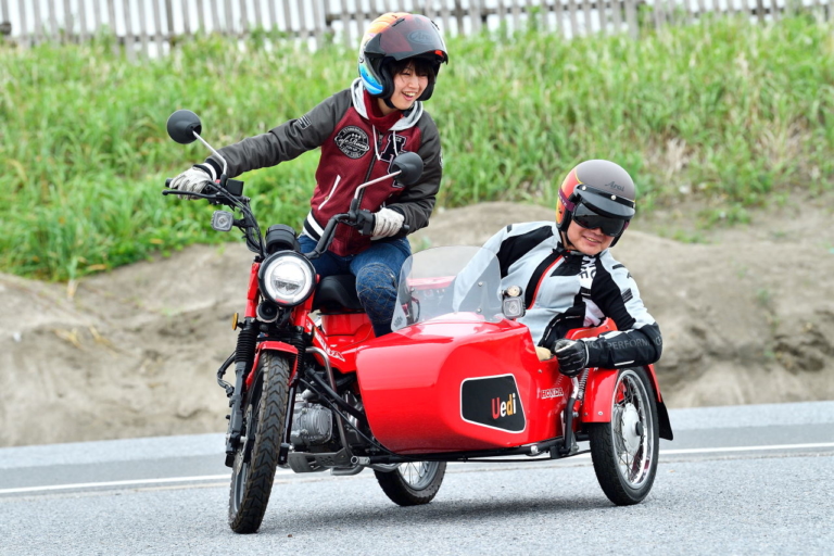 ハンターカブで高速道路を疾走 って 原付二種じゃないの サイドカー Uedi 見参 Webヤングマシン 自動車情報サイト 新車 中古車 Carview