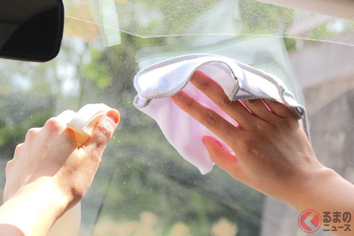車のガラス「拭いたら余計汚れる」にイライラ…高額商品に代わってピカピカにできる「意外な“日常”アイテム」とは!? 実は「毎日捨てる物」に答えがあった