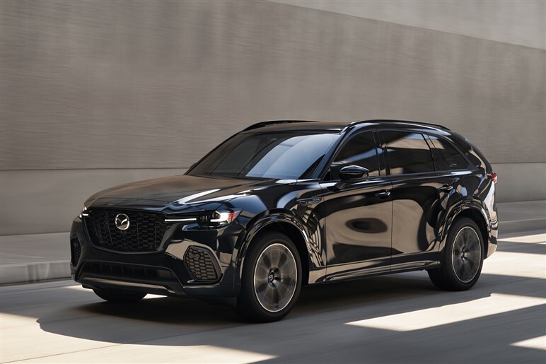 マツダの新型SUV「CX-70」登場！ 本命「CX-80」はどうなる？【写真でチェック】