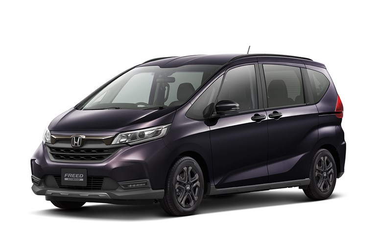 三菱のイケてるMPV「エクスパンダー」にハイブリッド登場。価格は？ 日本導入はあるか考えた