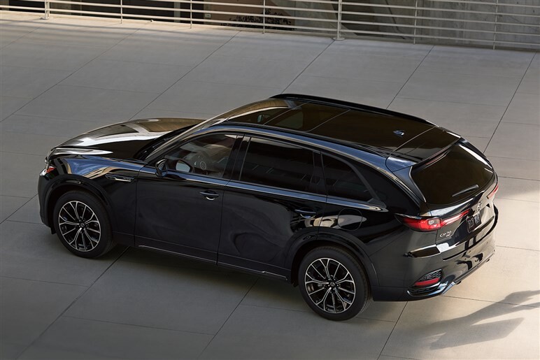 マツダの新型SUV「CX-70」登場！ 本命「CX-80」はどうなる？【写真でチェック】