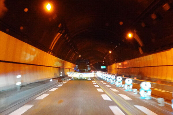 静岡の国道1号バイパス「ノロノロ対面通行」解消へ一歩 “4車線化”へ向け11夜間“通行止め” 迂回を！