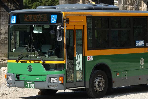 大赤字バス路線が異例の延伸、「県境越え路線」に大変身！ 峠を“徒歩連絡”の周遊ルート完成!?