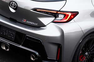 約561万円！ トヨタ新「“4WD”スポーツカー」登場！ 超パワフルな「1.6リッターターボ」エンジン×“6速MT”搭載！ “スポーツAT”も追加された「新GRカローラ」加国モデルとは