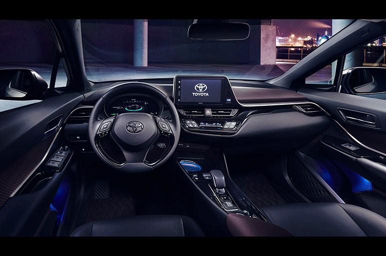 トヨタ、EV版C-HRなど来年市販予定の新型EVを世界初披露