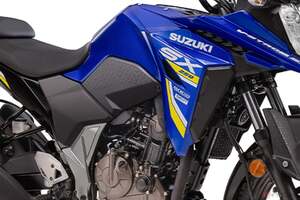 スズキらしいブルーが追加！　インドで「V-STROM SX」2026年モデル発表　国内導入に期待が高まる