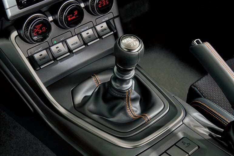 今やMT車のメリットは「運転が楽しい」以外に存在しない…それでもMT車が無くならない明確な理由