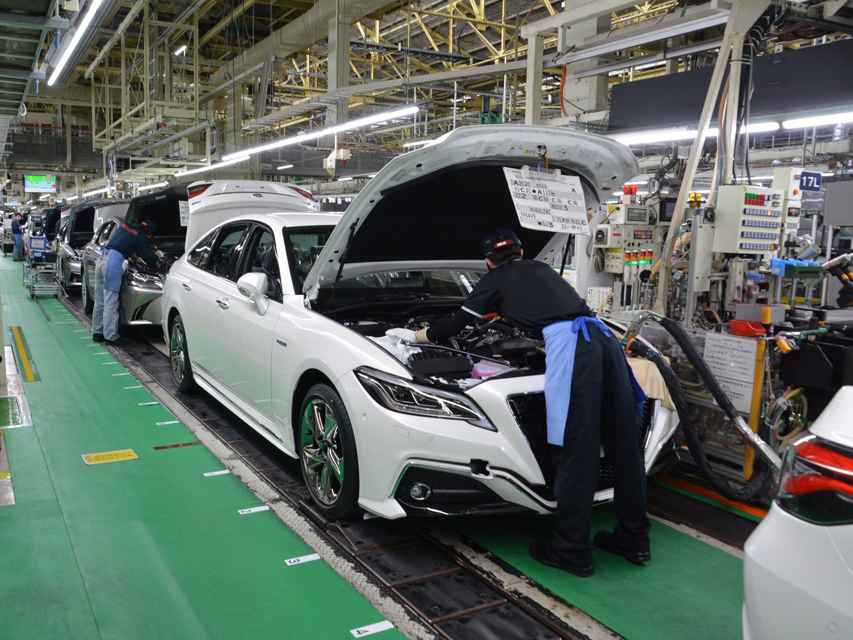 トヨタ、半導体不足で6月の世界生産を10万台引き下げ　5/25～6/3は10工場で稼働停止