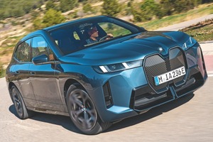 航続距離「117km」伸延　BMW iX xドライブ45 スポーツへ試乗　小変更　枠を超えた有能さ