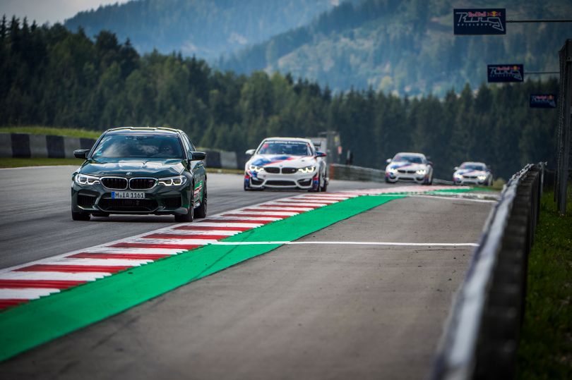 教習車はレーシングカー Bmwが開催する Bmw M Race Track Gt Training とは Gq Japan の写真 18ページ目 自動車情報サイト 新車 中古車 Carview