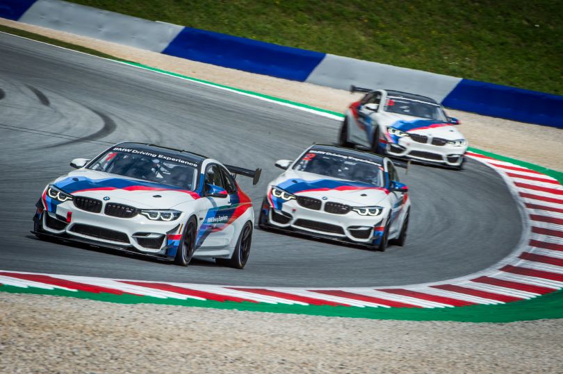 教習車はレーシングカー Bmwが開催する Bmw M Race Track Gt Training とは Gq Japan の写真 30ページ目 自動車情報サイト 新車 中古車 Carview