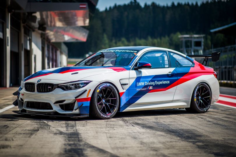 教習車はレーシングカー Bmwが開催する Bmw M Race Track Gt Training とは Gq Japan 自動車情報サイト 新車 中古車 Carview