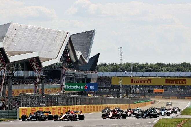 FIA、1周目のインシデントへのペナルティについて説明「ドライバーやチームの要望で、以前より厳しく対応」