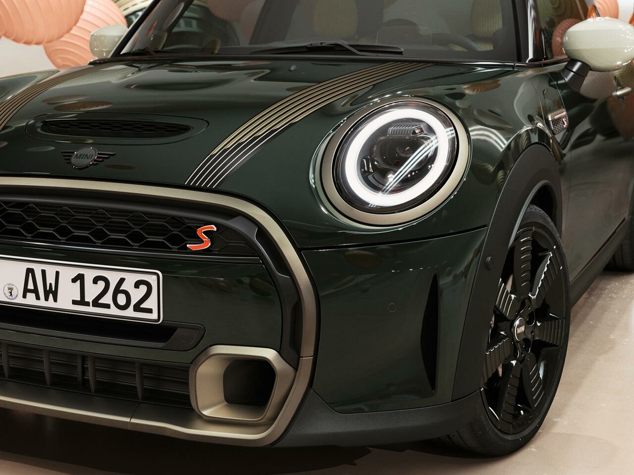 MINIクーパー／クーパーSに、特別仕様車「レゾリュートエディション」追加。濃緑とブロンズそして白のカラーコントラストに