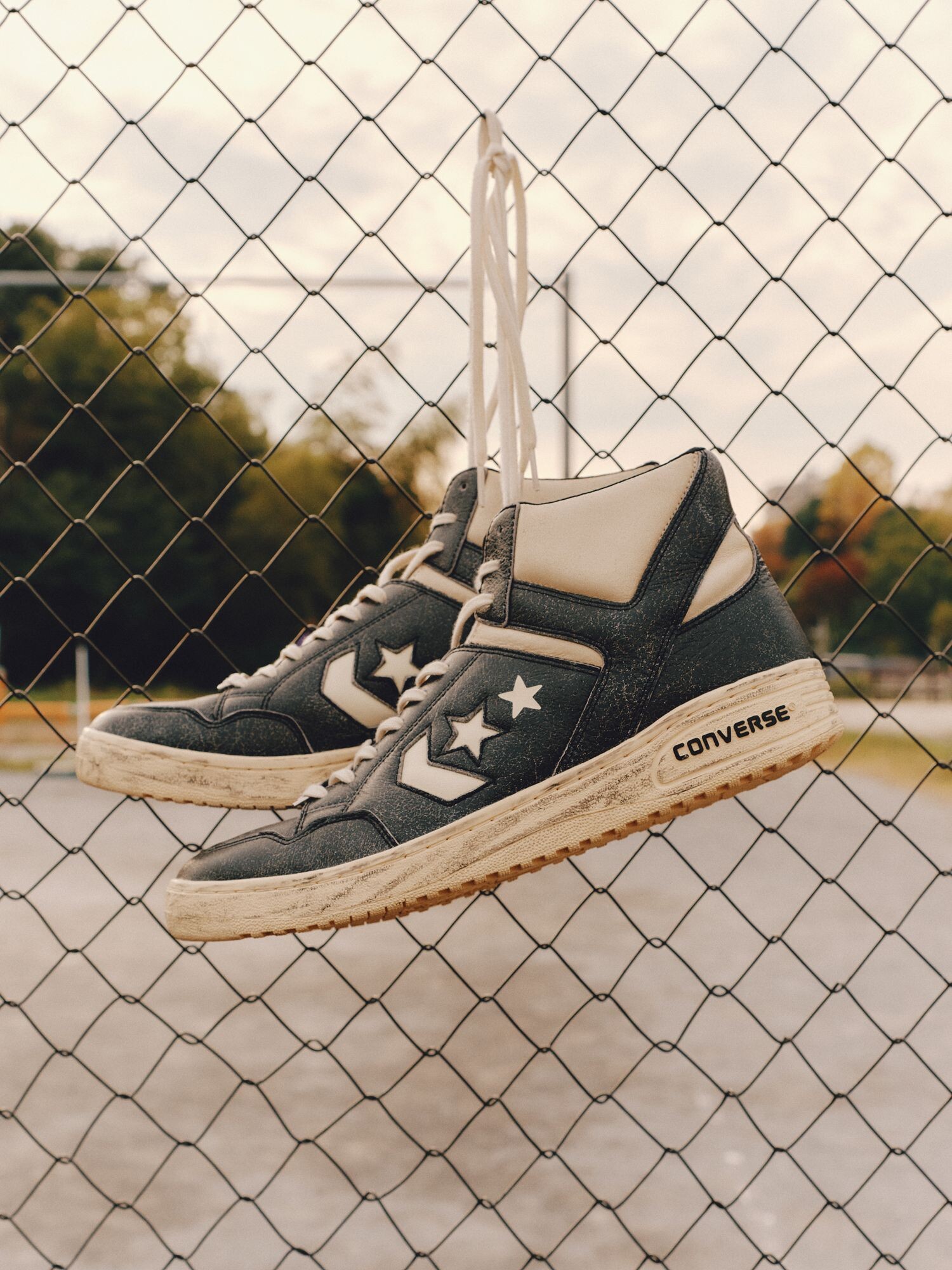 ダイリクがコンバースとのコラボレーションを発表。ヴィンテージ感を漂わせる“ウエポン”が登場──GQ新着スニーカー