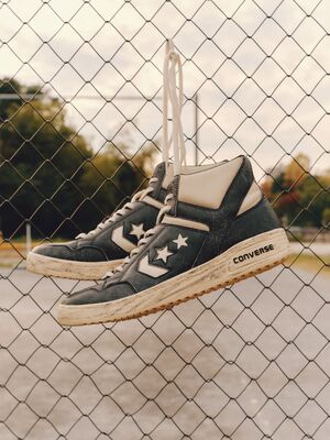 ダイリクがコンバースとのコラボレーションを発表。ヴィンテージ感を漂わせる“ウエポン”が登場──GQ新着スニーカー