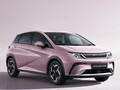 BYDがドルフィンの特別限定車「グレイトフルピンク」を発売。創業30周年を記念して特別装備を追加設定