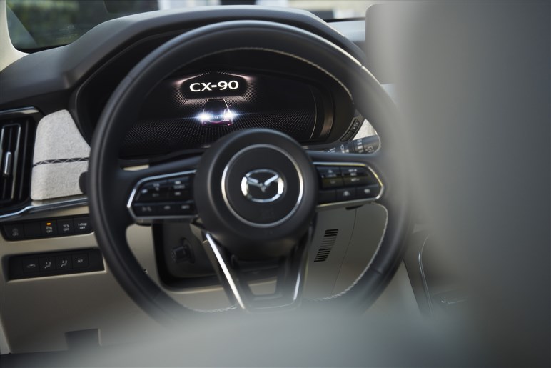 ロー＆ワイドでスポーティ！ マツダが新型SUV「CX-70」を発表。今春発売、北米から