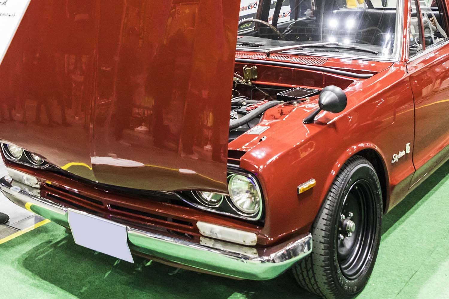 「ハコスカ4ドアGT-R」にレースオプション多数！ 当時物パーツでドライサンプ化したエンジンに注目