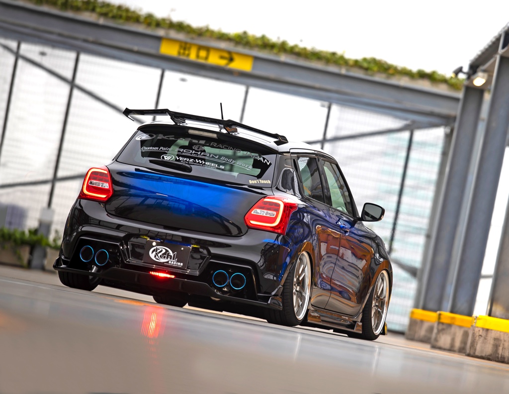 このzc33sスイスポは脱定番すぎる カスタム界のトップビルダーによる提案 Web Option 自動車情報サイト 新車 中古車 Carview