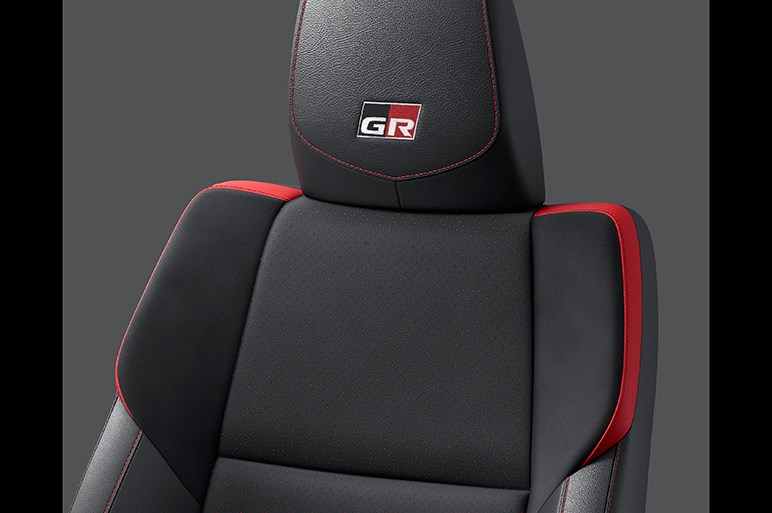 トヨタ ハイラックスが一部改良。新たに追加されたZ“GR SPORT”は431万2000<span class=