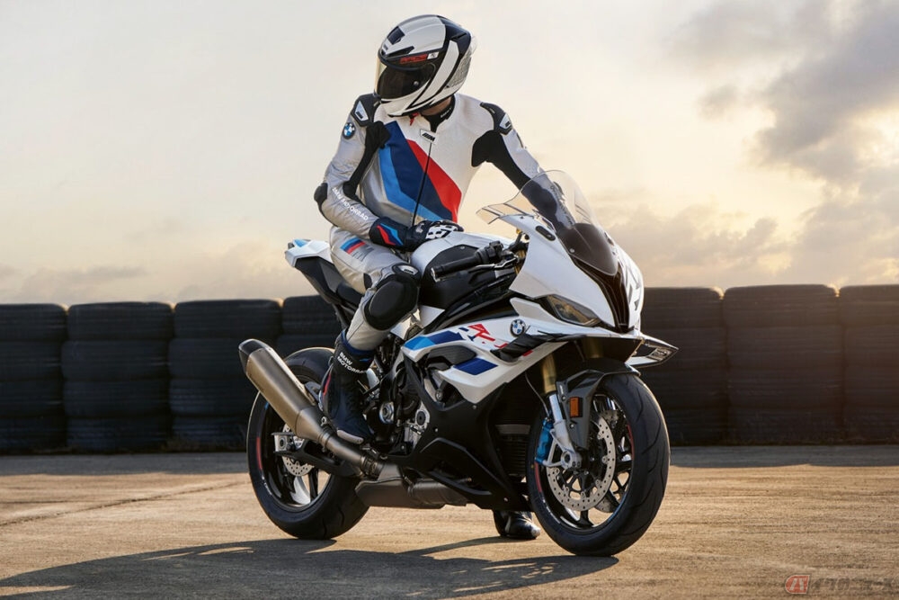 BMW Motorrad「S1000RR」 あらゆる面で進化した新型モデル公開（バイク