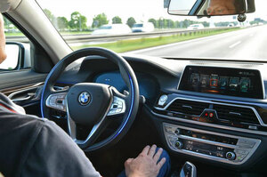 【渋滞時の“手放し運転”を可能に!】 BMWが「ハンズ・オフ」技術を実現！ 今夏以降日本にも??