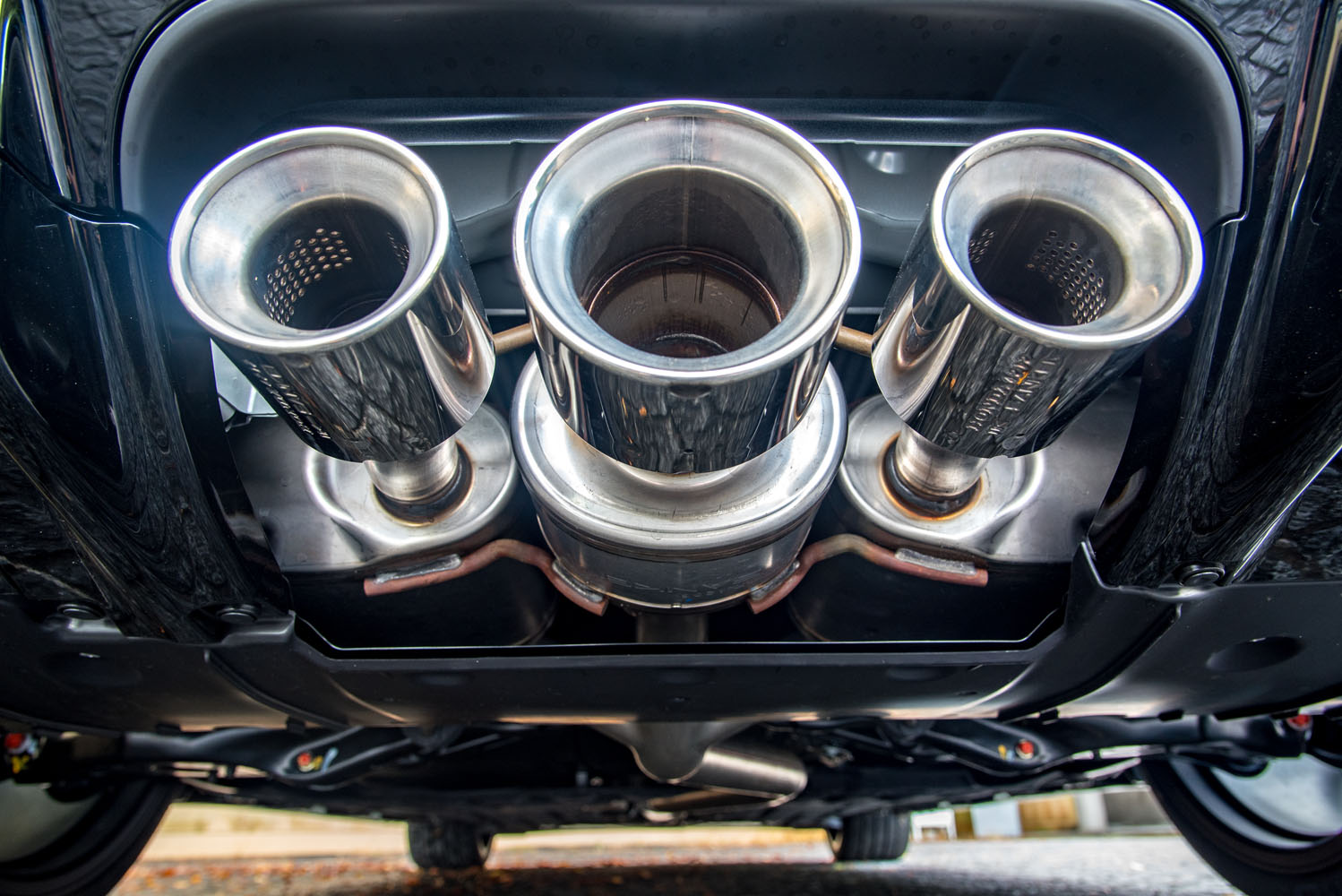 ホンダ新型「シビックタイプR」をシフトノブからマフラーの裏側まで