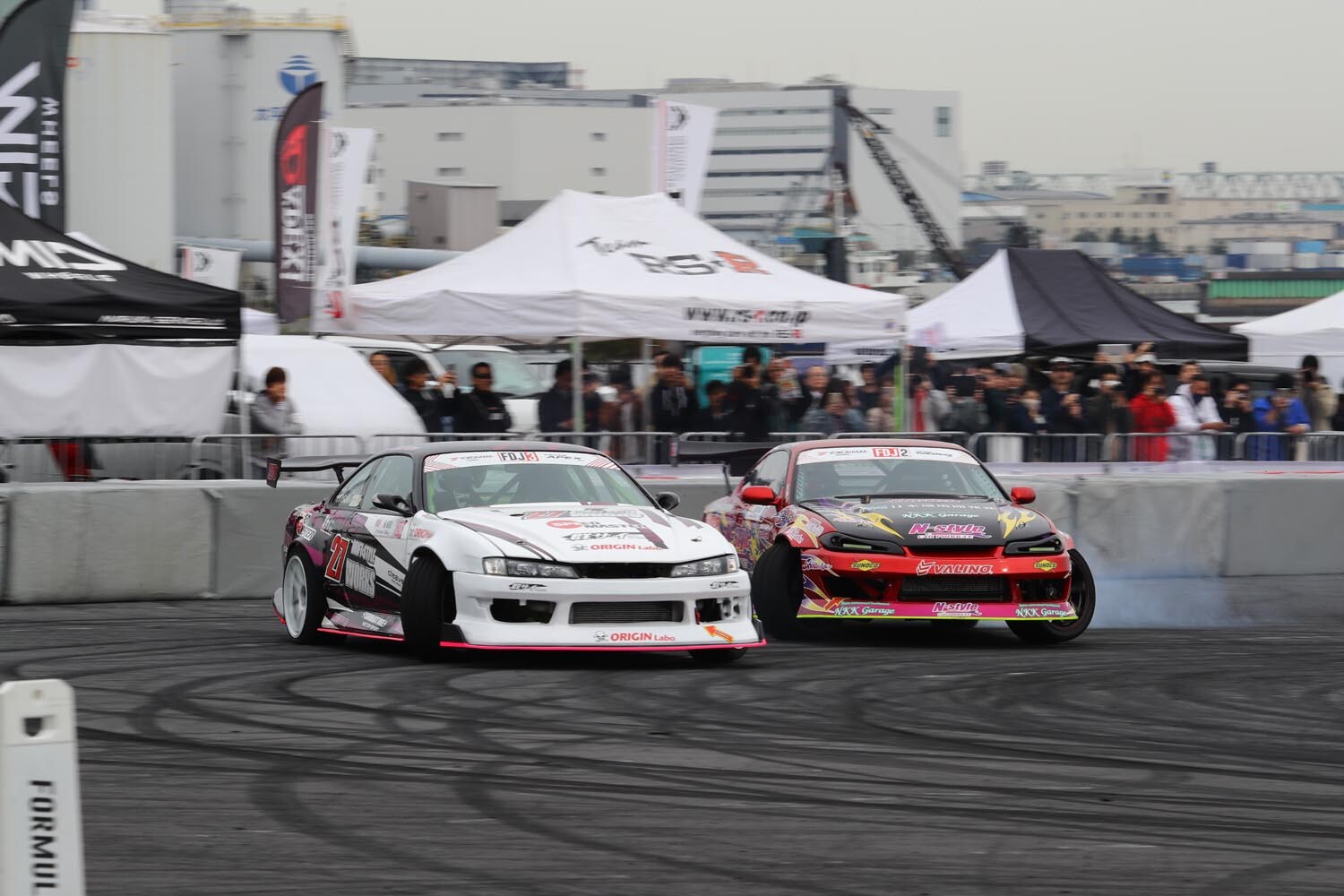 ジャパンモビリティショー初のドリフトイベントを開催!!　フォーミュラドリフトジャパンに参戦するマシンのエンジン音がお台場に鳴り響いた