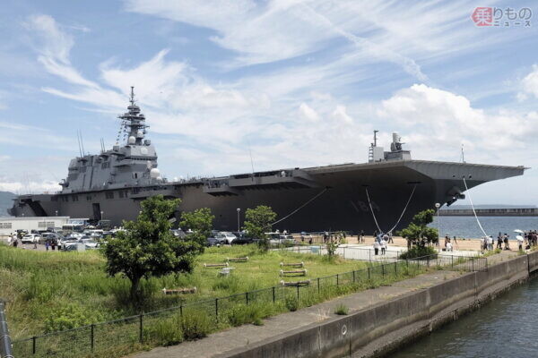 深刻な大混雑で一般公開は中止！ 空母化した巨艦「かが」特別に見てきた 甲板には戦闘機のタイヤ痕まで