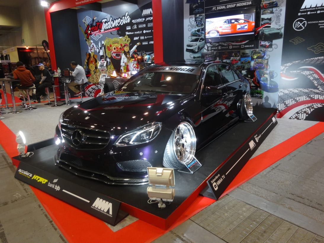 インドネシアのカスタムメーカー集団とのコラボで作るスタンス風amg 大阪オートメッセ18 Auto Messe Web 自動車情報サイト 新車 中古車 Carview