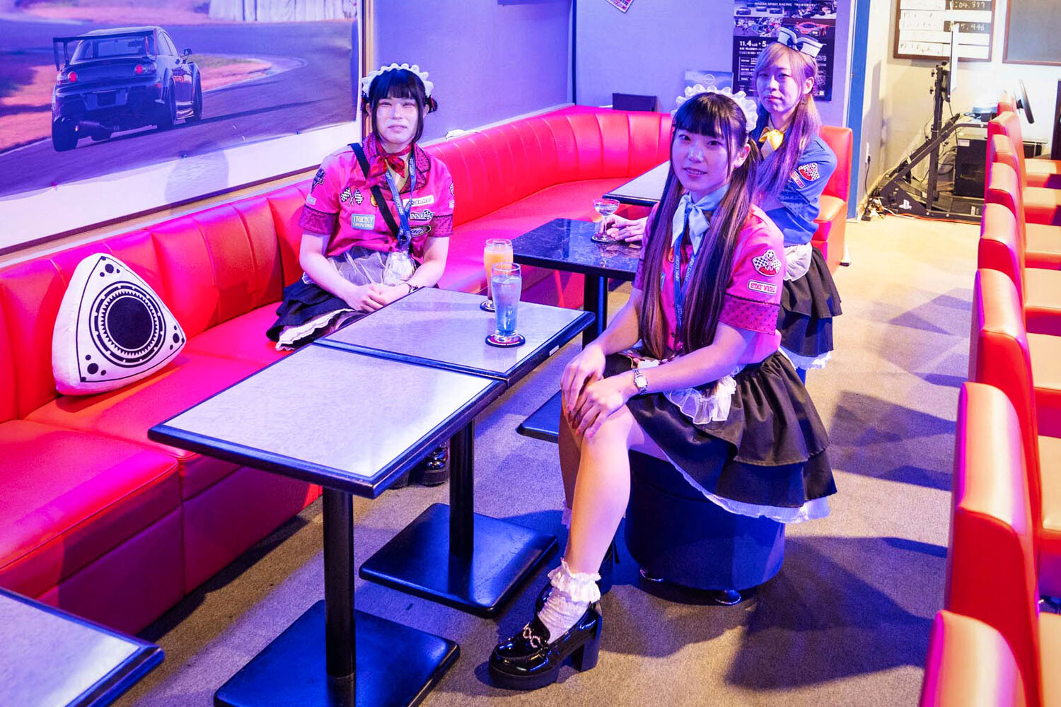 横浜コンカフェに潜入調査！ ふつうのメイド喫茶との違いはクルマ好きが対応してくれる点でした