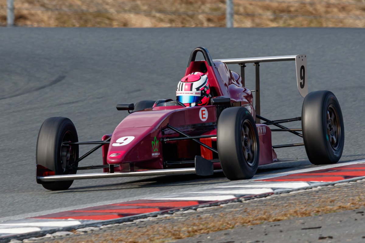 高校生が レーシングドライバーの登竜門 レースでデビューウイン 学生生活も激変 Auto Messe Web 自動車情報サイト 新車 中古車 Carview