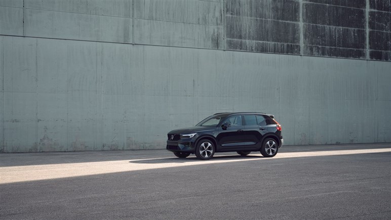 シックで上品。ボルボ「XC40」にダークな特別仕様車が登場、価格は569万円