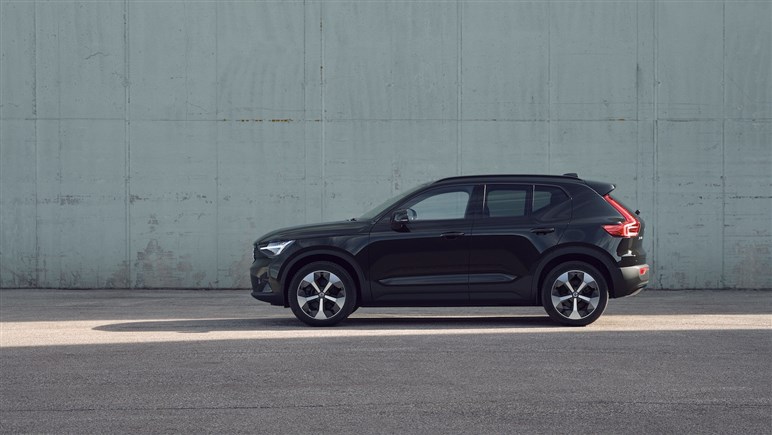 シックで上品。ボルボ「XC40」にダークな特別仕様車が登場、価格は569万円