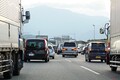 高速道路の加速車線「手前で合流」が渋滞の原因!? 「ファスナー合流」のススメ